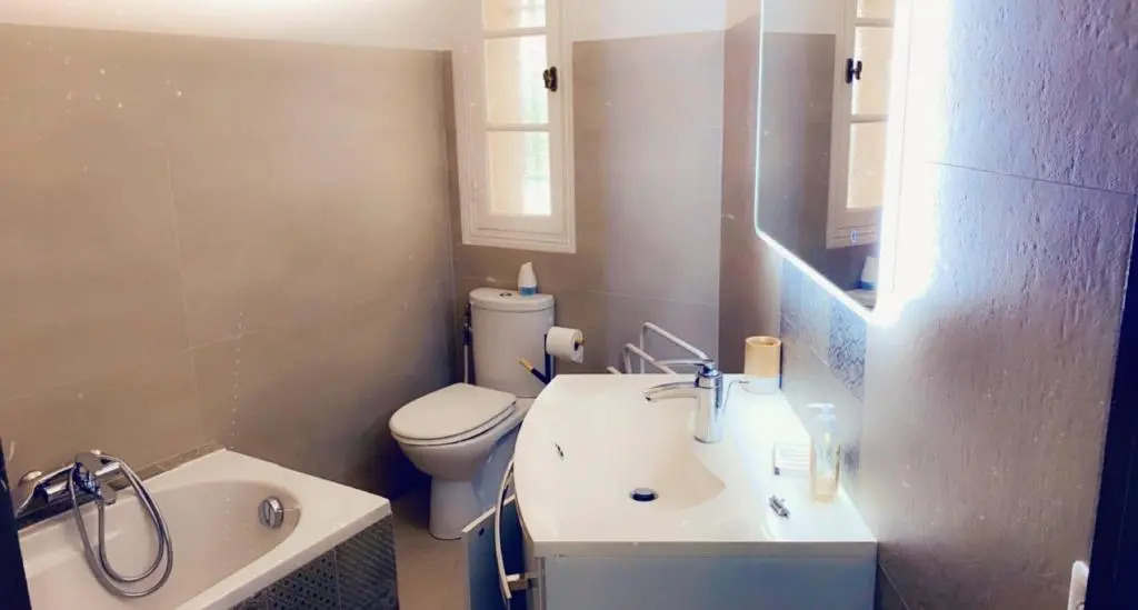 Appartement de 2 chambres avec vue sur la mer piscine privee et jardin clos a Golfe Juan a 3 km de la plage