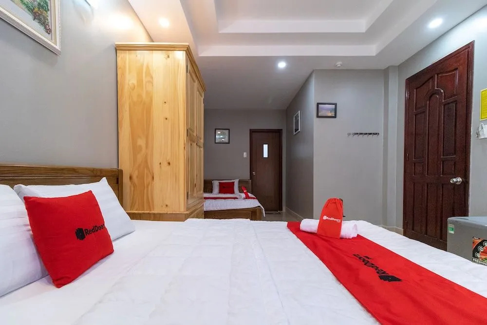 RedDoorz Plus near Vincom Go Vap 3
