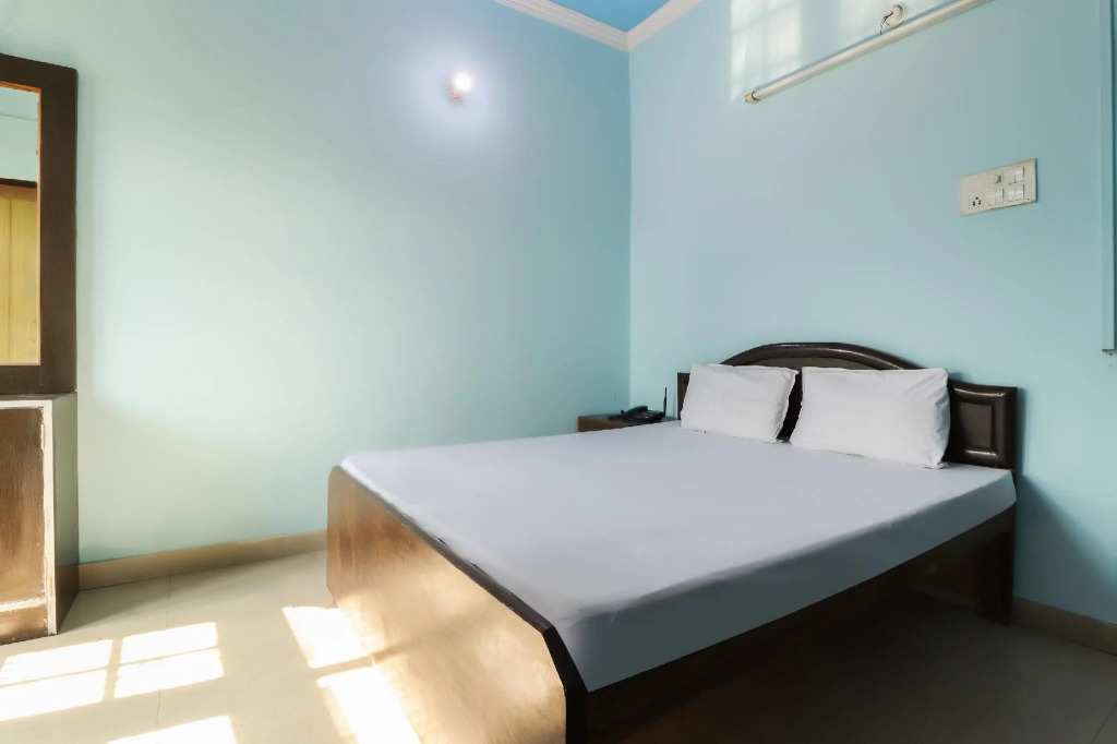 Satkar Guest House by OYO Rooms