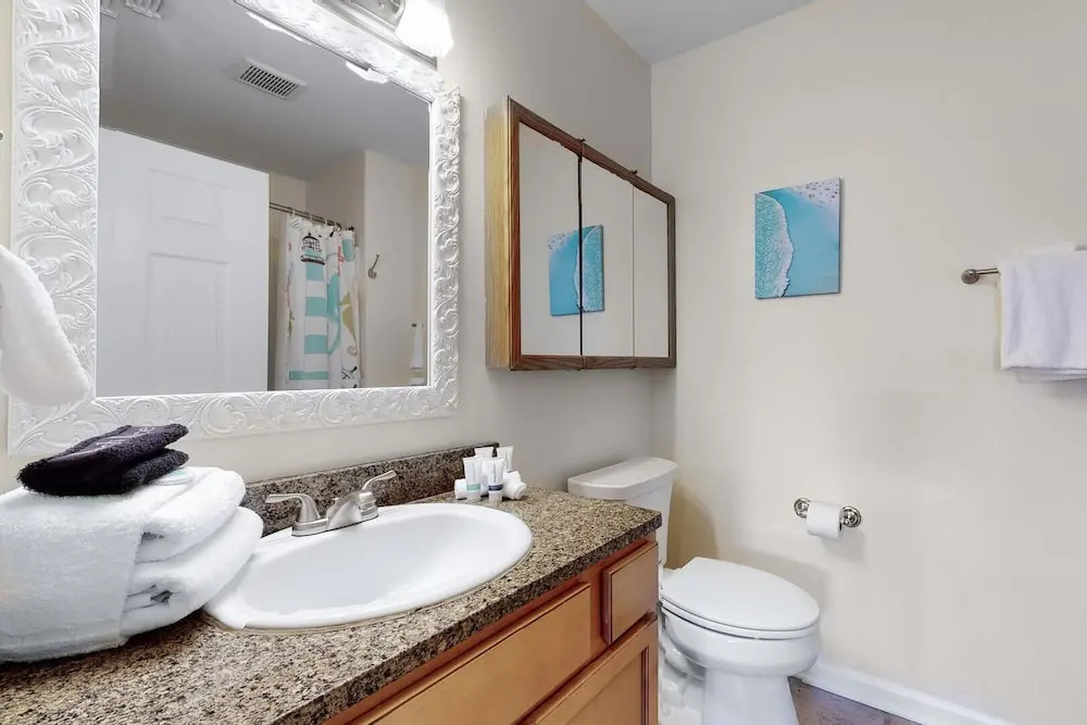 3b/2b w/ Pool & Tennis Court, Sleeps 6