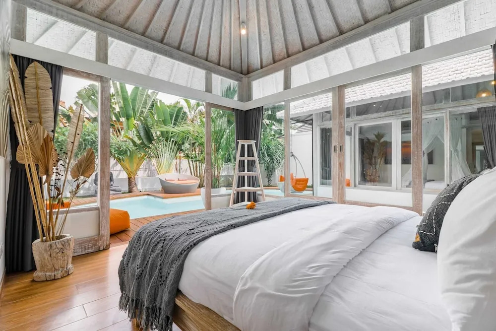 Villa Cemacase - Stylish 2BR Villa with Spacious Private Pool & Pool Table in Seseh