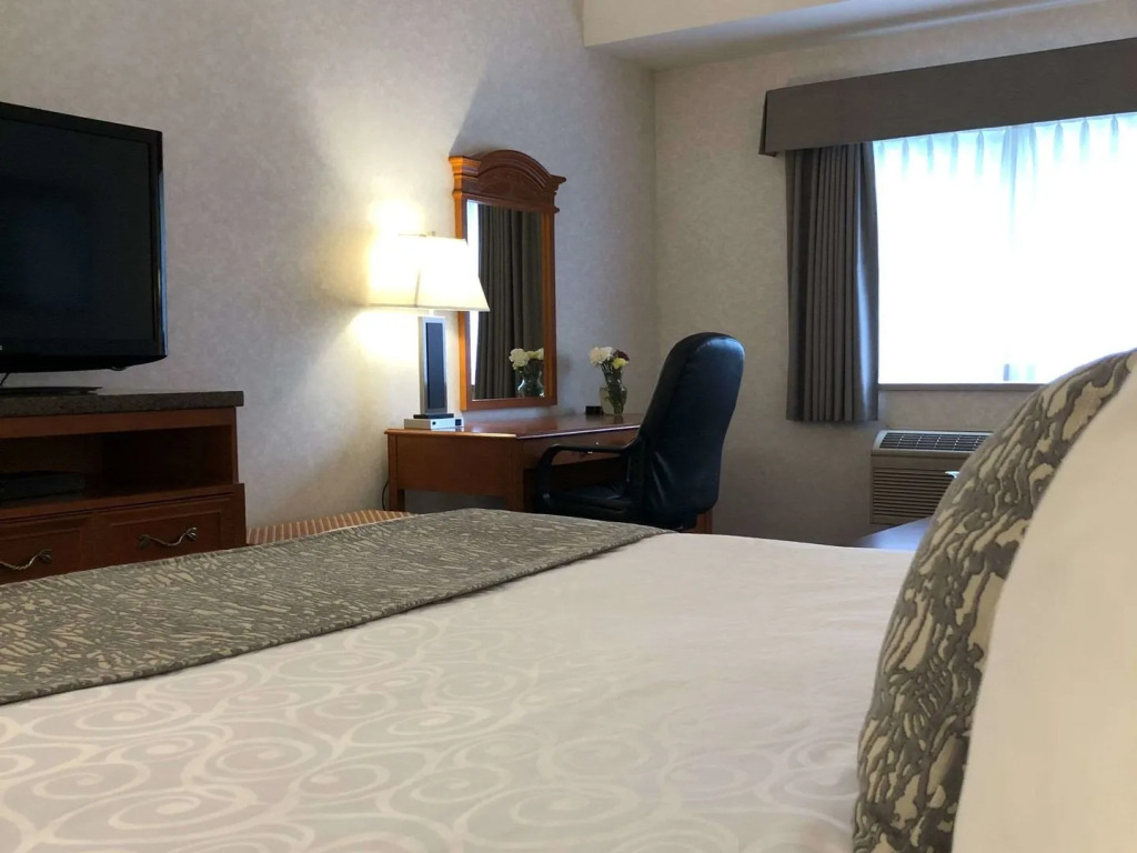 Coast Abbotsford Hotel & Suites