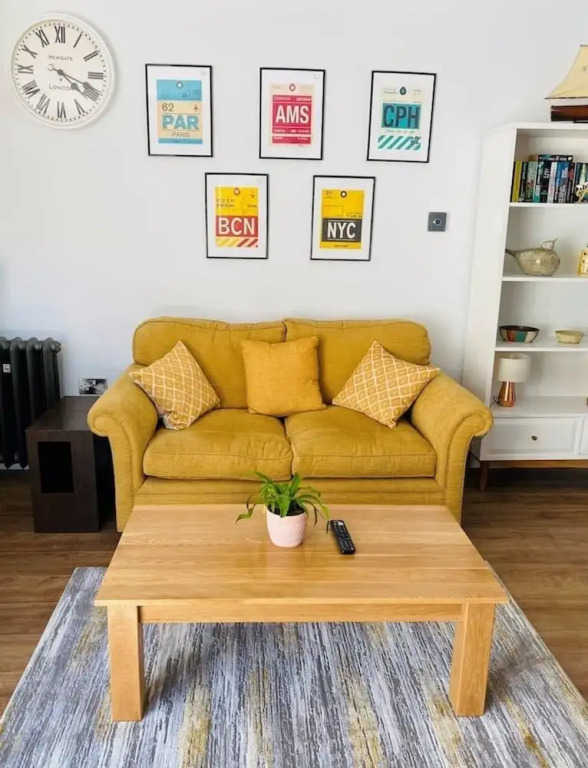 Luxury Apartment-golden Triangle, Parking & Garden
