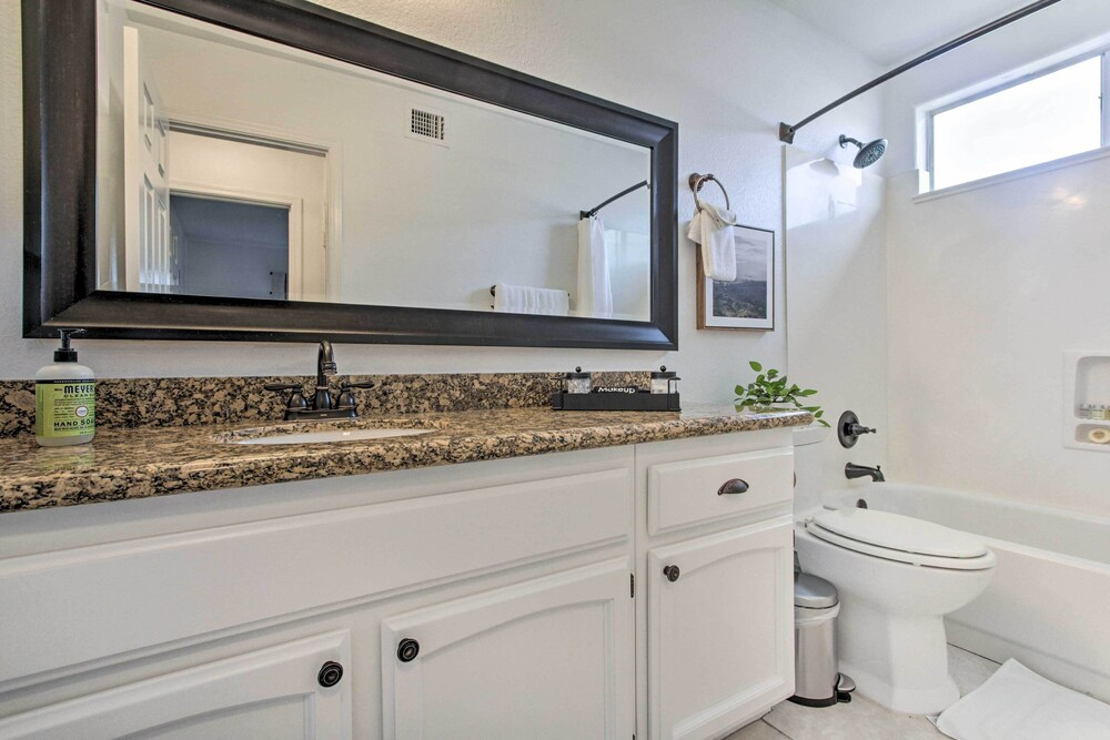 Beautiful Chandler Escape w/ Putting Green & Pool!