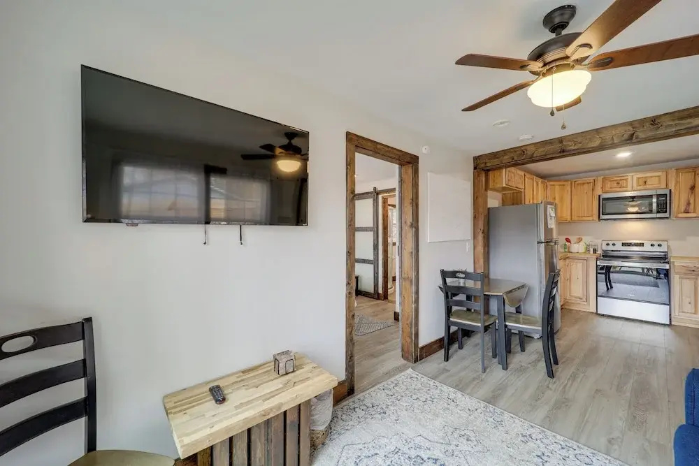 Hilltop Hideaway w/ Scenic Views & Hot Tub