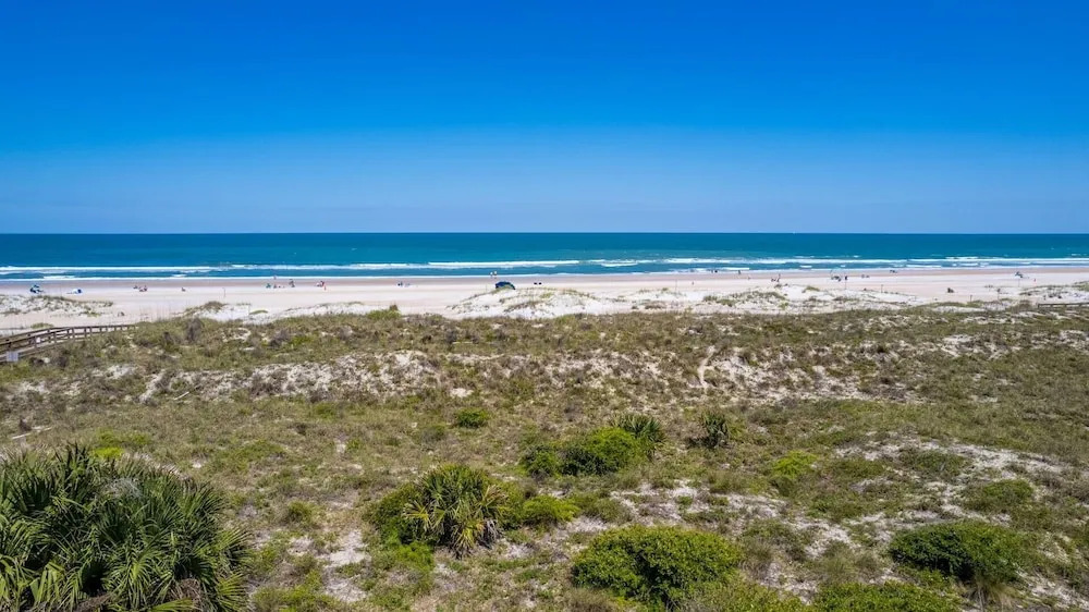 Life's A Beach~oceanfront 2 Bedroom Condo by RedAwning