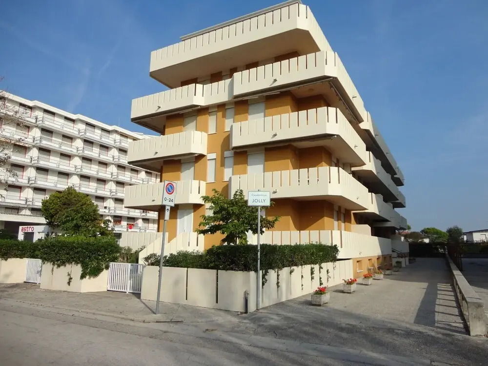 Studio With Large Terrace in Excellent Location Next to the Beach