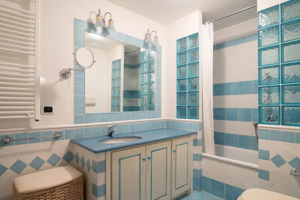This large apartment is located on the ground floor, has a beautiful garden and a spacious terrace o-S'ABBA 11