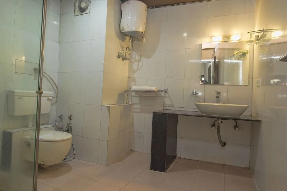 OYO 28171 Kava Suites