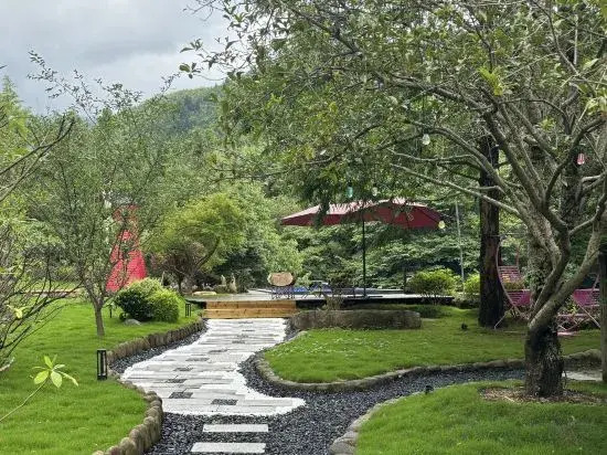 Yunbo Qilu Hostel