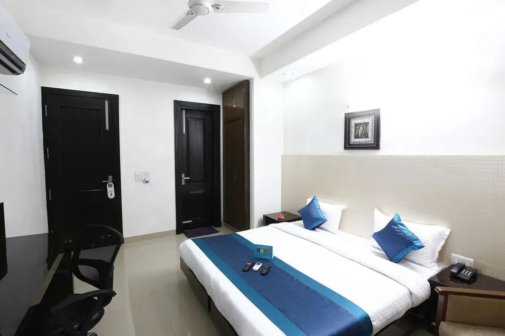 FabHotel Exotica Sector -105 Noida
