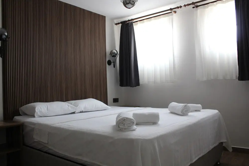 Tinos Otel & Bağ Evi 12 Yaş Üstü