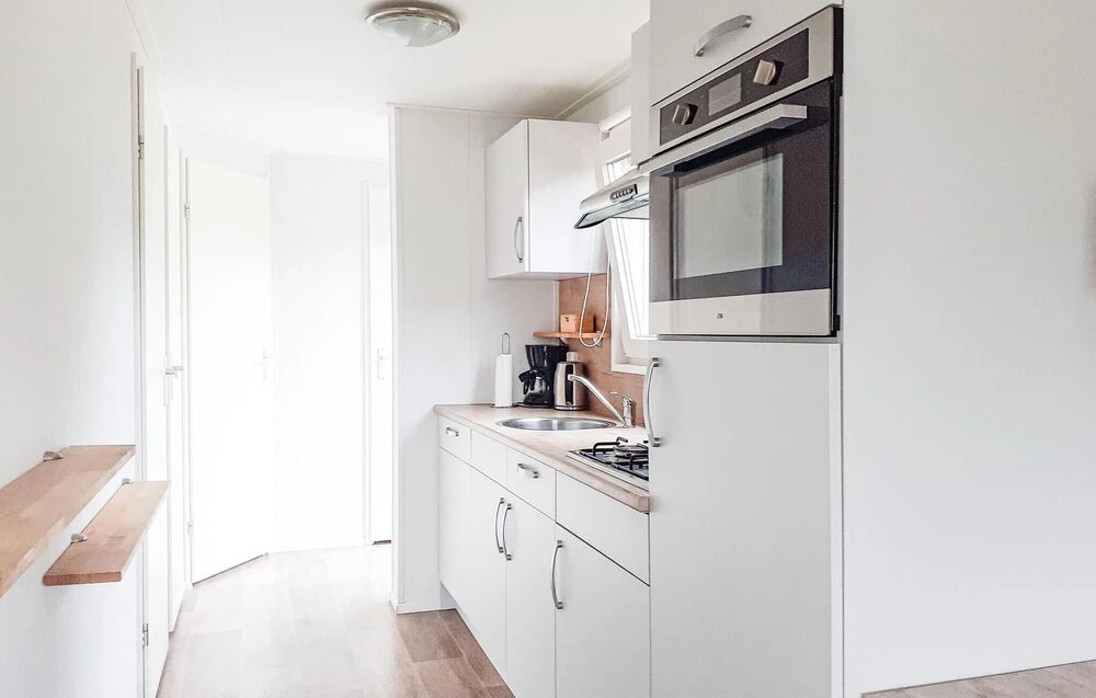 Gorgeous Home In Heinkenszand With Wifi