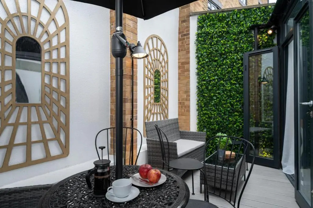BIG & LUXURY 3 BEDR, 4 BEDS, 2,5 BATH, COVENT GARDEN, BEST Location