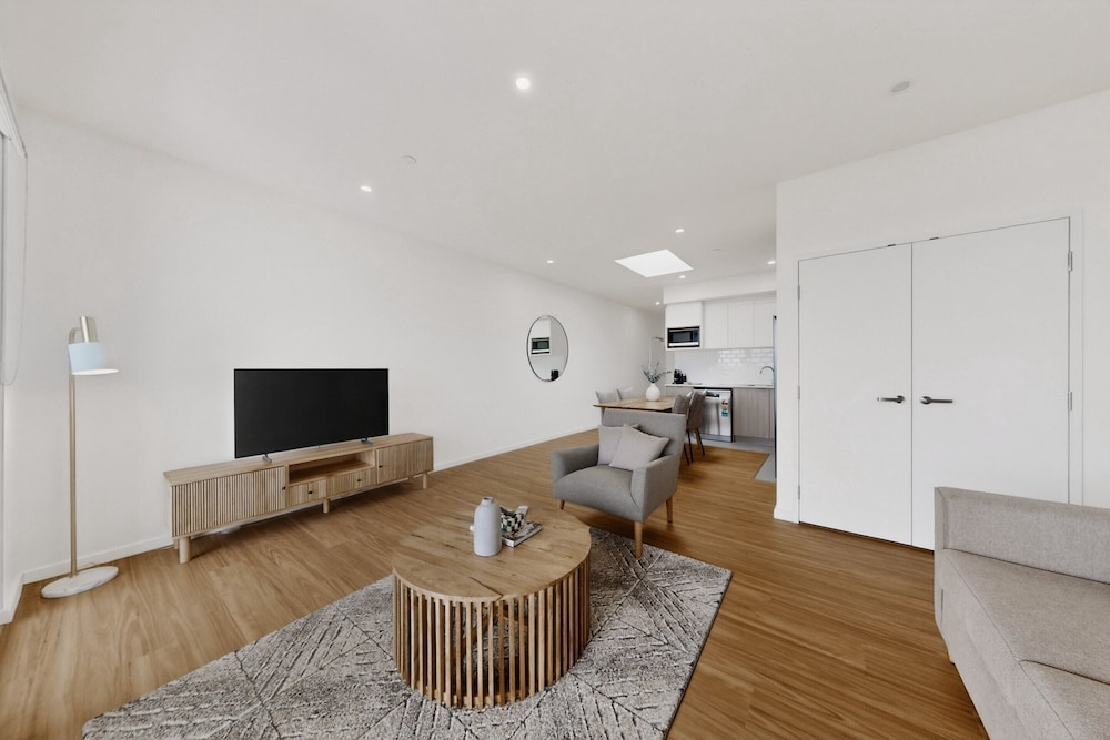 Newly Built Apartment Near Shops and Parks
