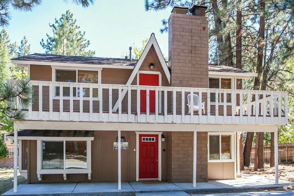 Red Door Cabin 1495 by RedAwning