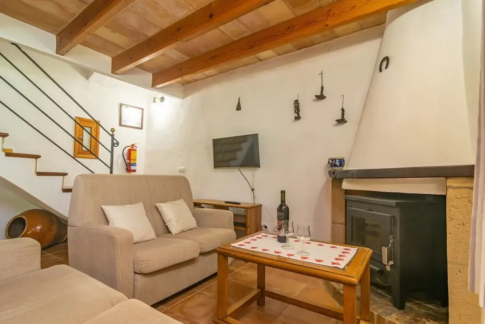 Villa in Pollenca With Private Pool & Garden