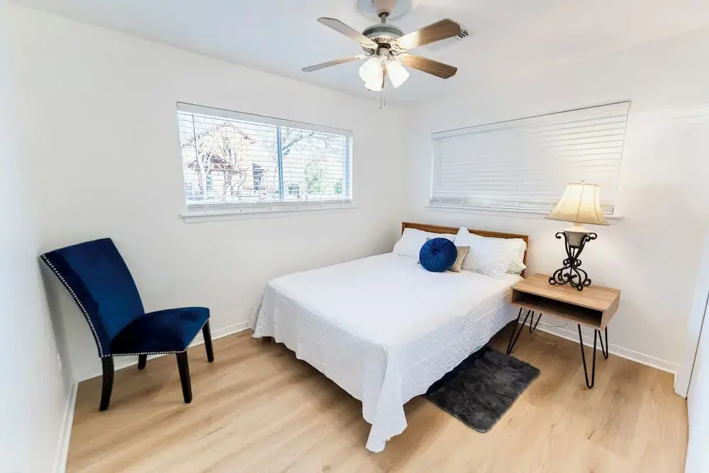Walk to Campus: Creekside Austin Duplex!