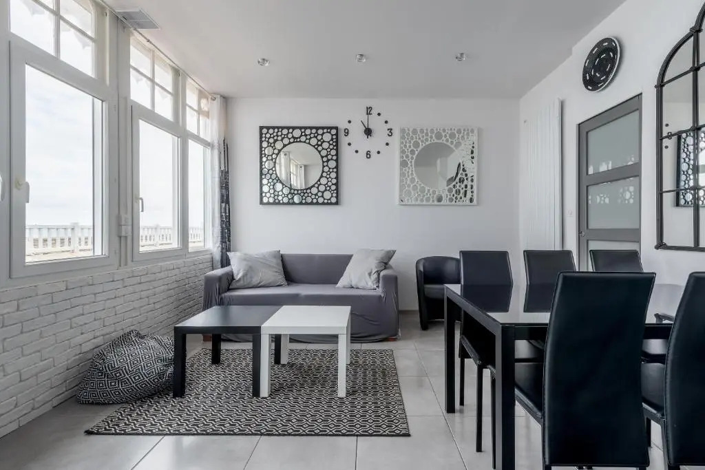 Appartement en front de mer avec terrasse et vue mer