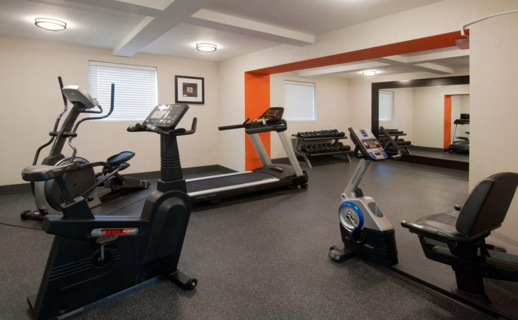 Holiday Inn Express Hotel & Suites Spence Lane by IHG
