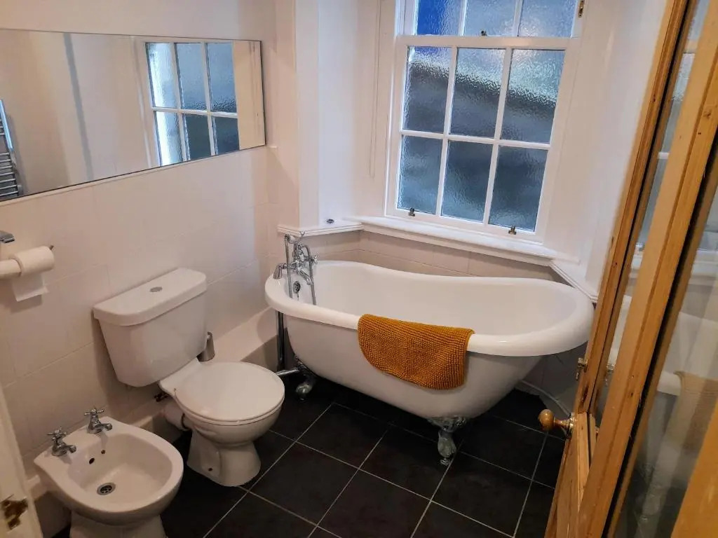 Burntisland Garden Apartment, Fife - 40 mins to Edinburgh