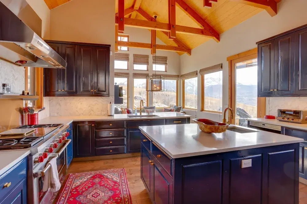 Telluride Mountain Chalet w/ Gym, Hot Tub & Views!