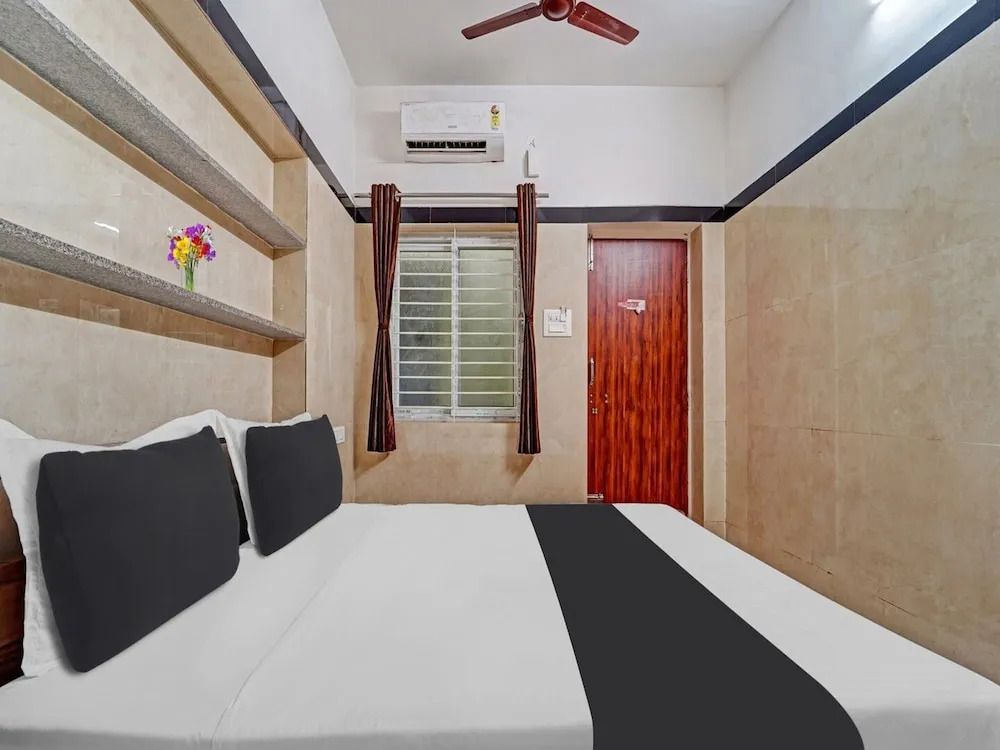 Deluxevrl Residency