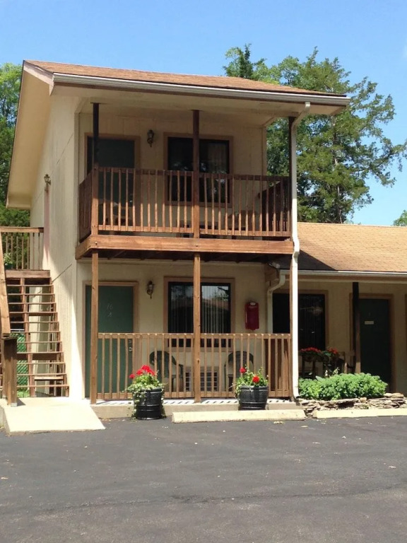Shady Acre Inn and Suites