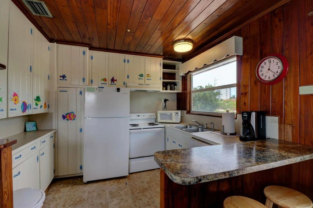 Bayside Bungalow 2 - Large Deck With Beautiful Bay Views