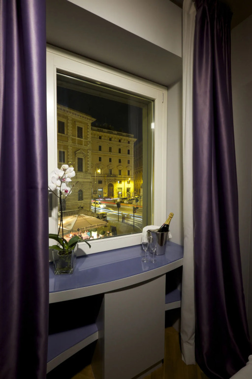 Daplace - White Rooms in Navona