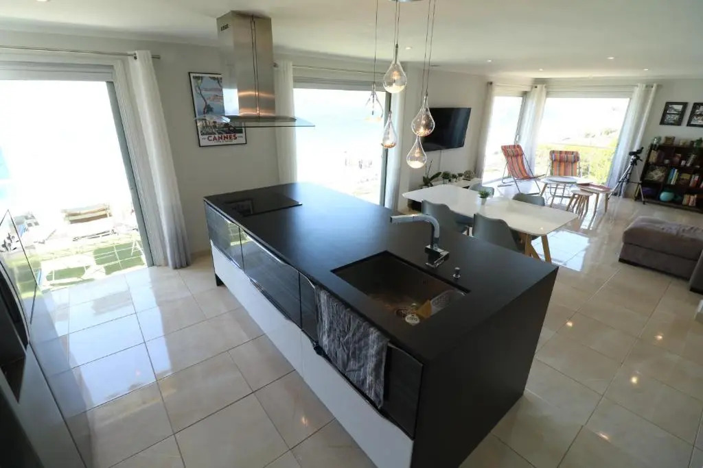 Fantastic sea view for this 2 bedroom up to 6 people 327