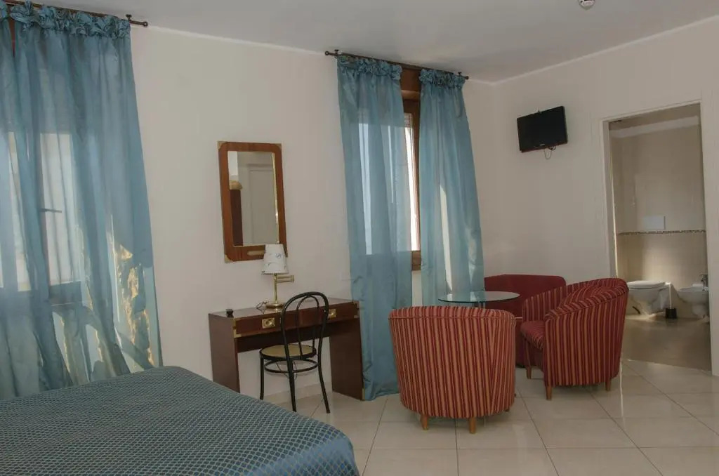 La Vista Postcard Hotel