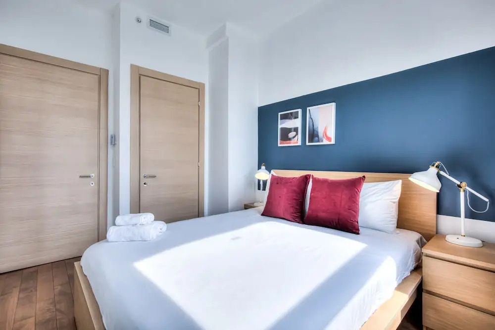 The taliane Superbe Condo 2BDR Montreal