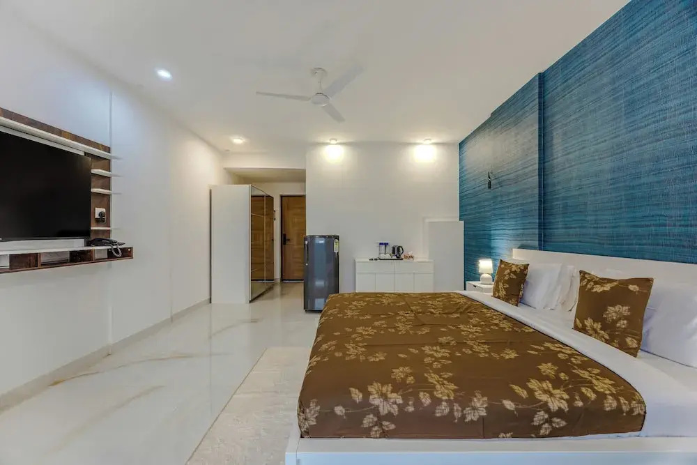 Alaya Stays Midpoint UNO 1 Room Suites