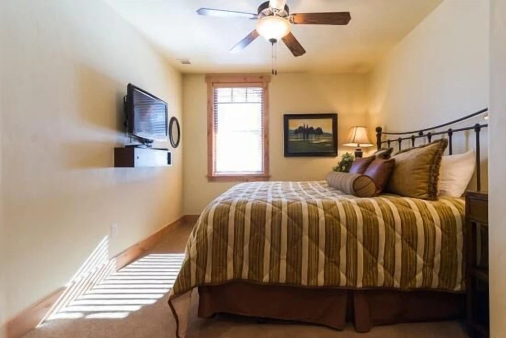 6116 Bear Lodge, Trappeur's Crossing Apartment 2