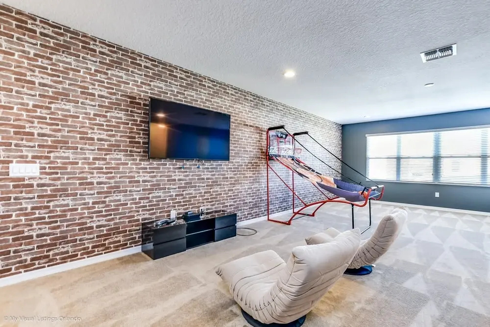 14 Bdrm 11 BA Sleeps 30