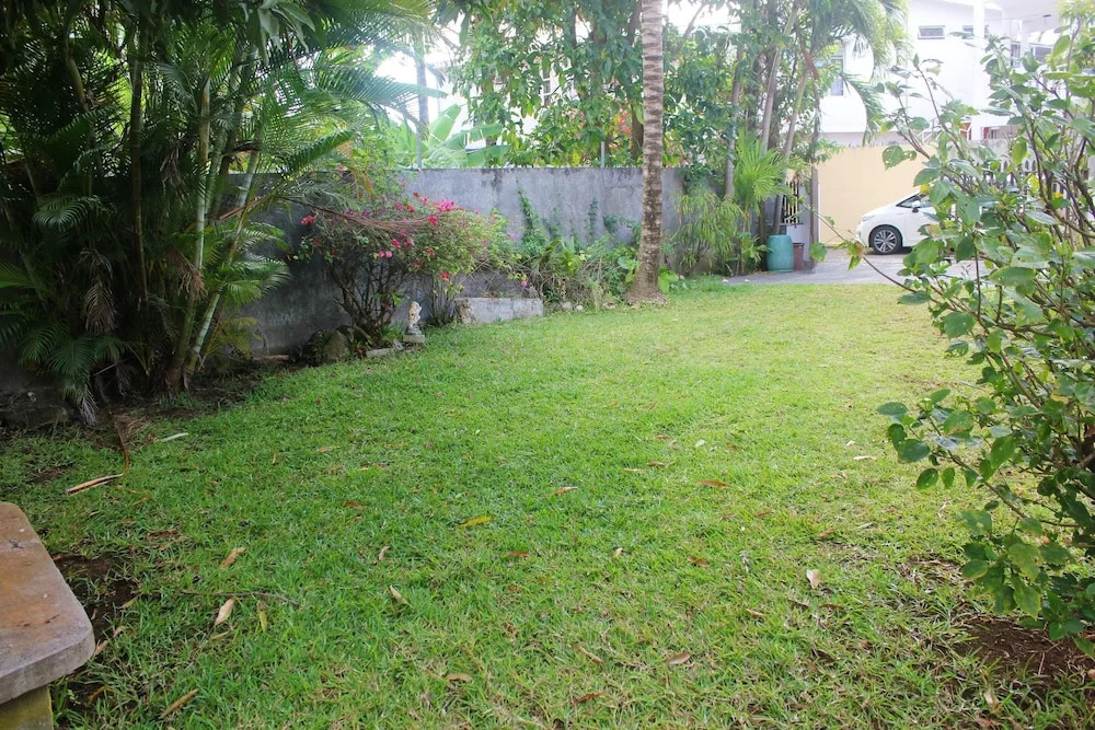 Apartment With 2 Bedrooms in Pereybere, With Enclosed Garden - 200 m F