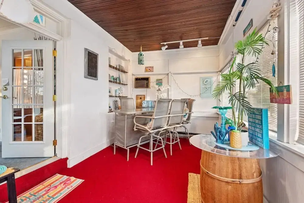 4BR Chalet with Seasonal Pool Hot Tub