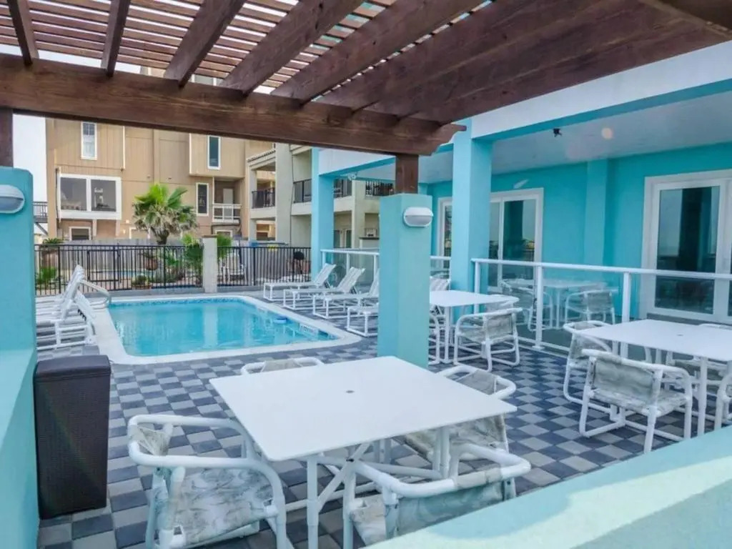 5 BEDROOM BEACHFRONT CONDO - 4th Floor
