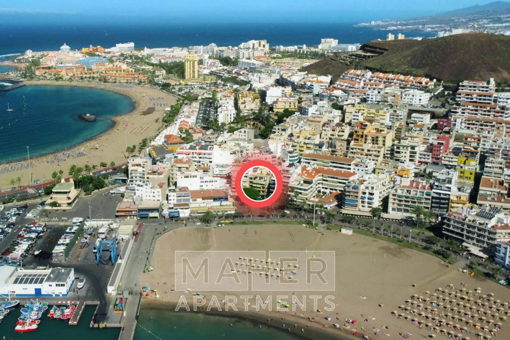 Cozy 3-bedrooms flat, main square and beachfront