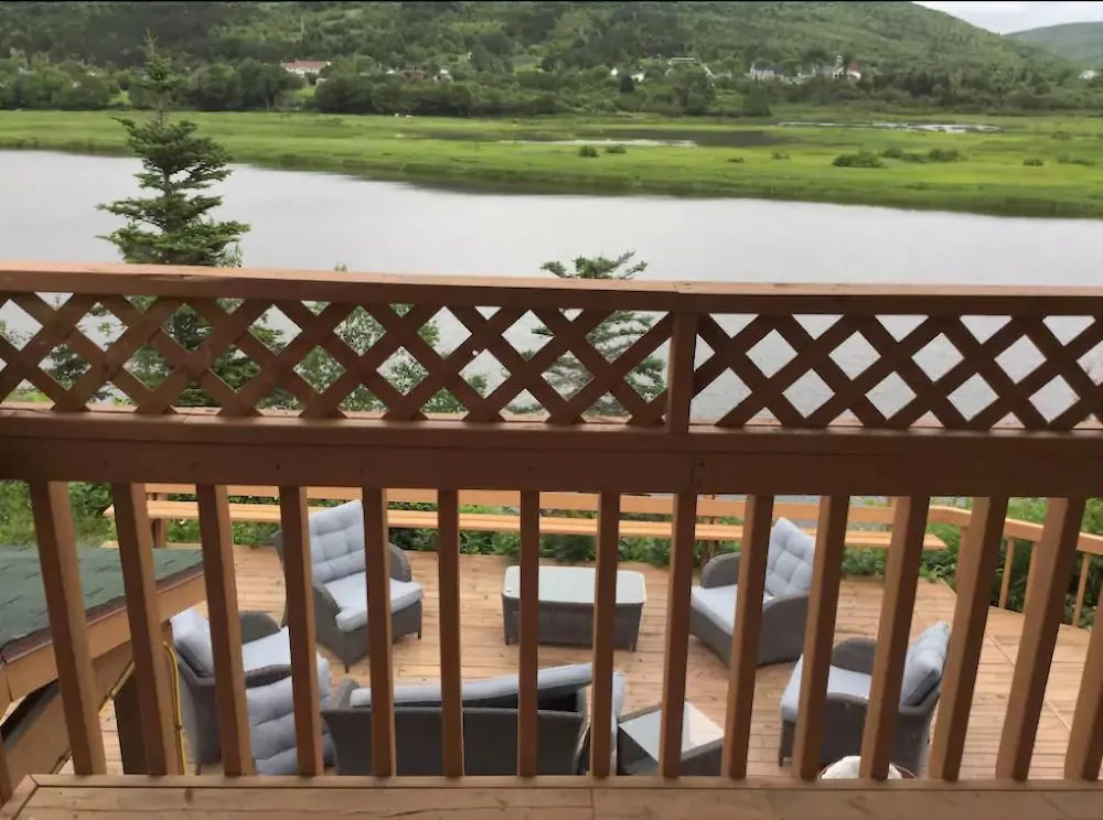 Salmon Pool Inn