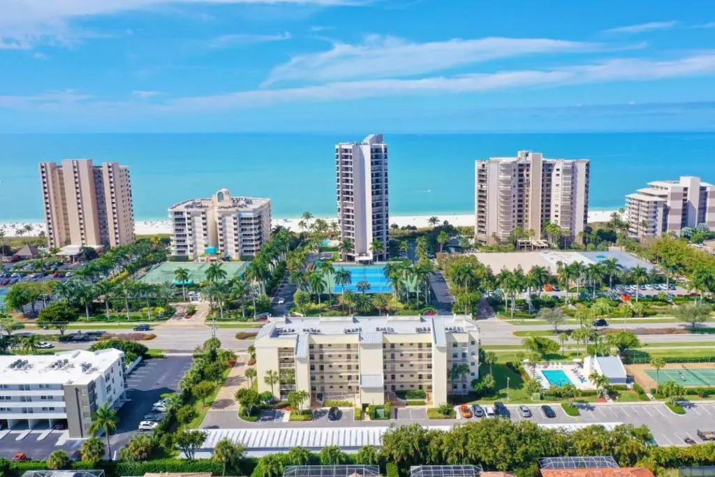 Completely Remodeled 2 Bed 2 Bath I Block Away From Free Beach Access