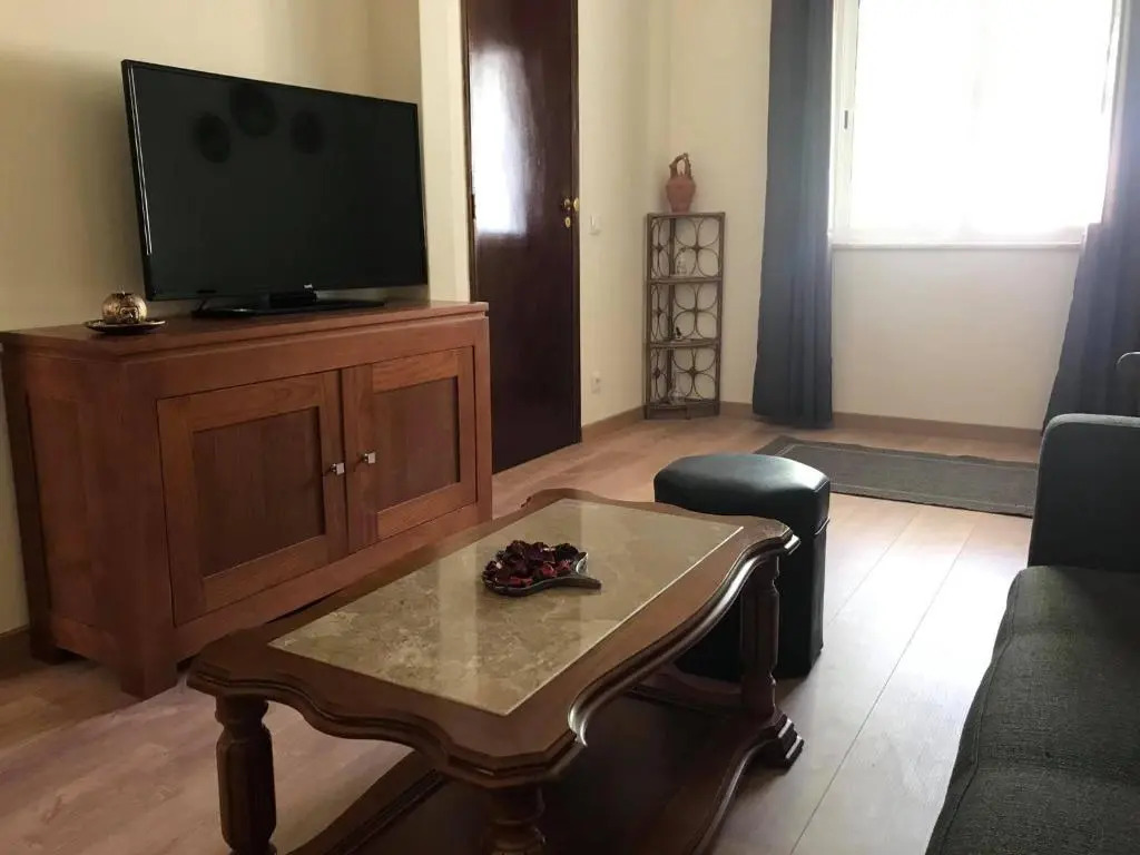 Villa Maria Alvor - Luxury townhouse in the centre of Alvor with 2 independent three bedroom apartments on the ground and first floor