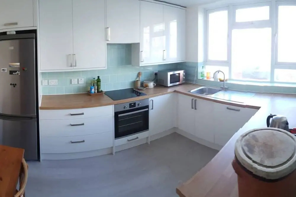 Spacious North London Flat With Balcony