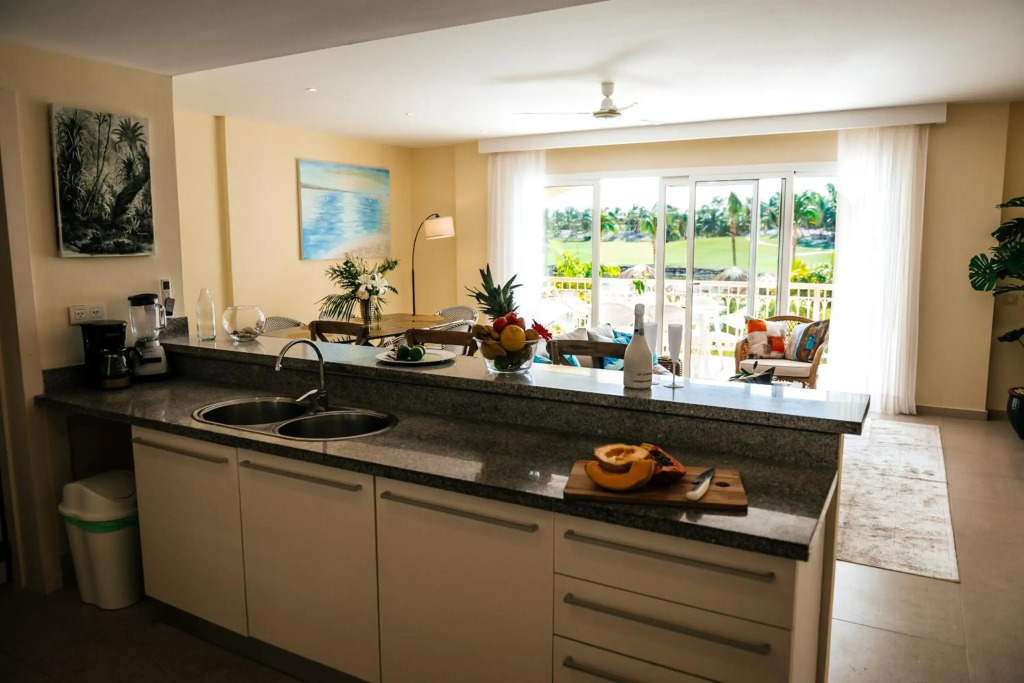 New Apartment Sueno pool area private Beach guard