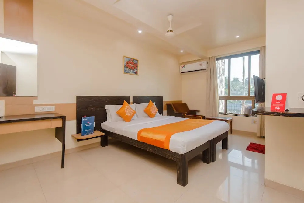 OYO 10382 Hotel Saffron Suites