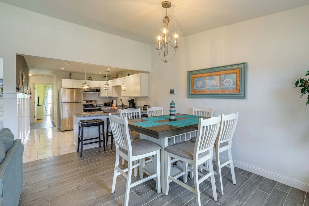 North Topsail Beach Townhome: Walk to the Beach!