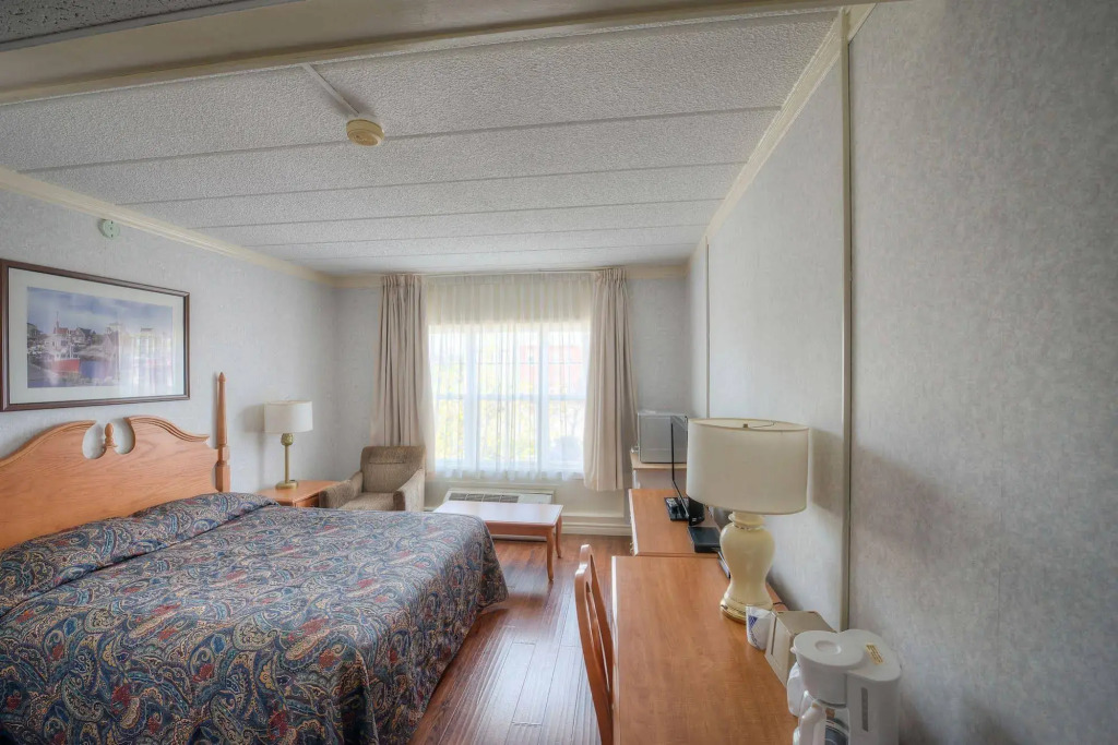 Claymore Inn and Suites