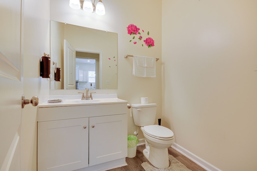1 Mi to Downtown Greensboro: Newly Built Home!