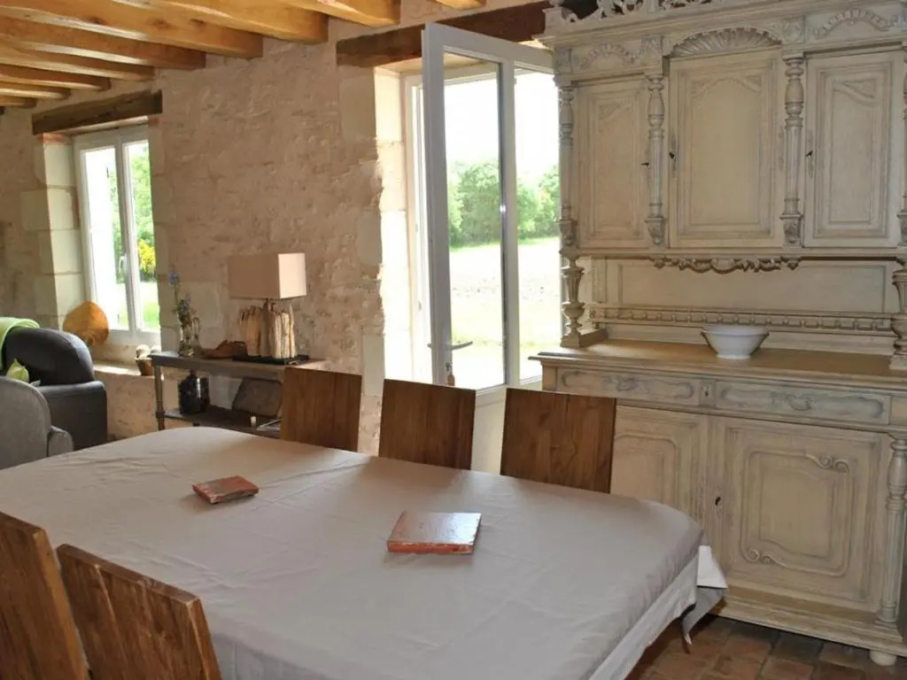 Maison de Vigneron Restaurée avec Jardin Clos, Équipement Complet, au Cœur dune Forêt - FR-1-381-218